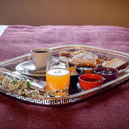 Riad Sougtani Tazrou Luaran gambar