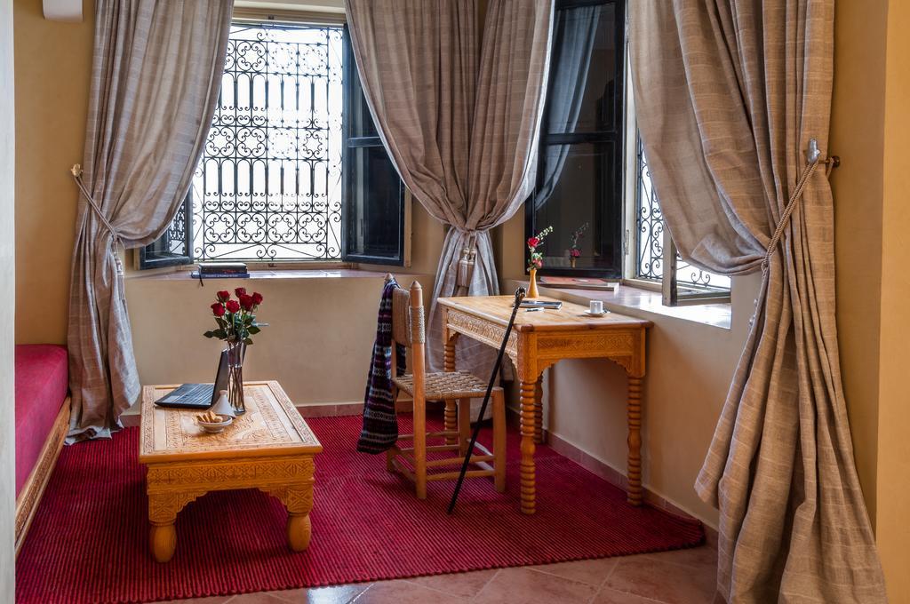 Riad Sougtani Tazrou Luaran gambar