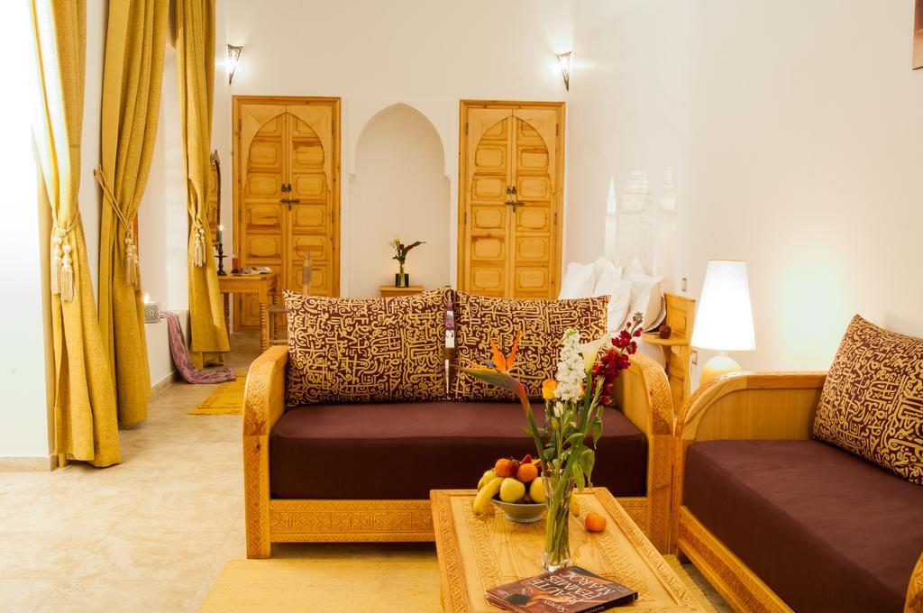 Riad Sougtani Tazrou Luaran gambar